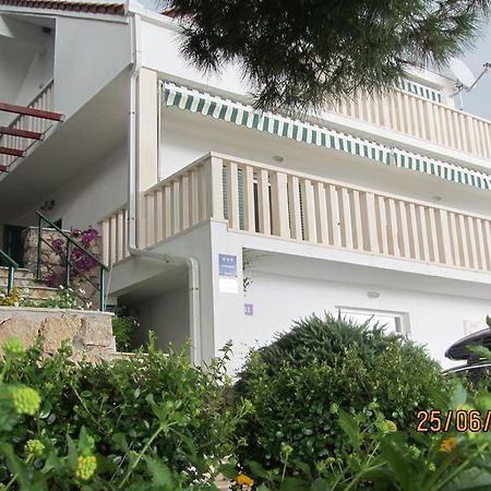 Apartments Vila Oksana Mimice Luaran gambar