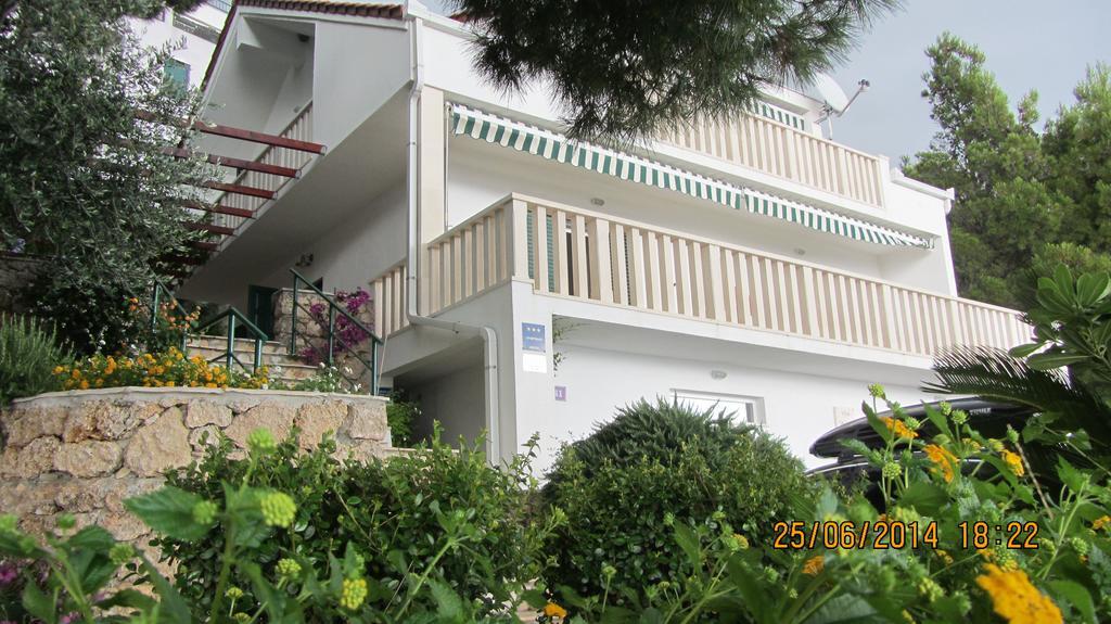 Apartments Vila Oksana Mimice Luaran gambar