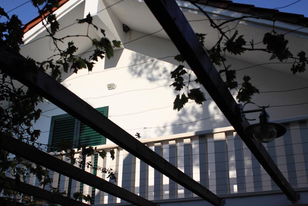 Apartments Vila Oksana Mimice Luaran gambar