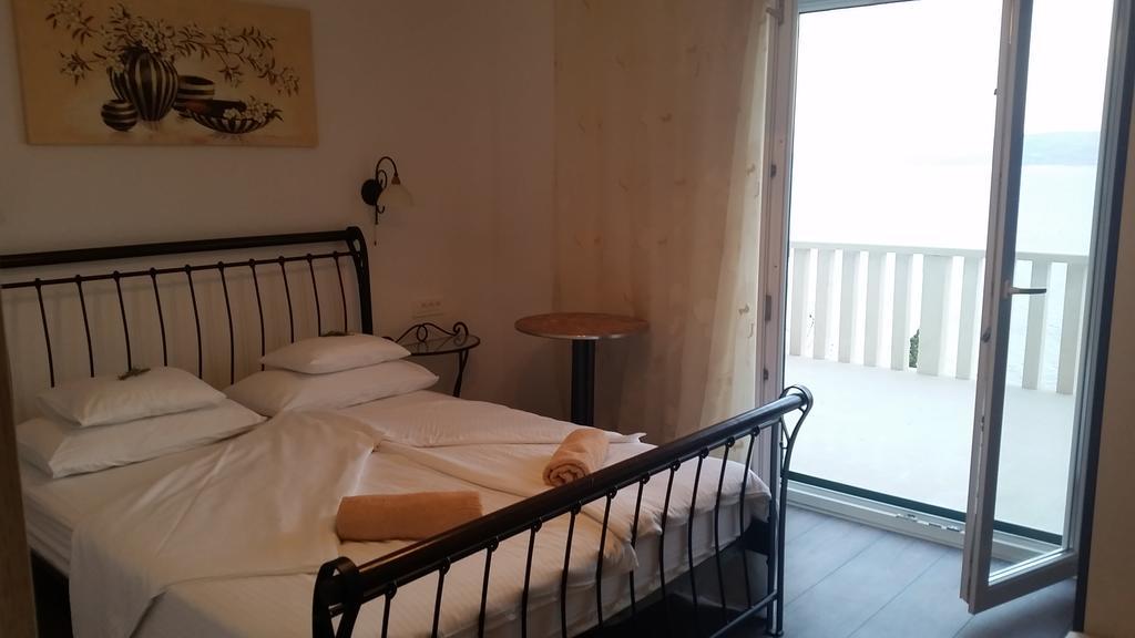 Apartments Vila Oksana Mimice Luaran gambar